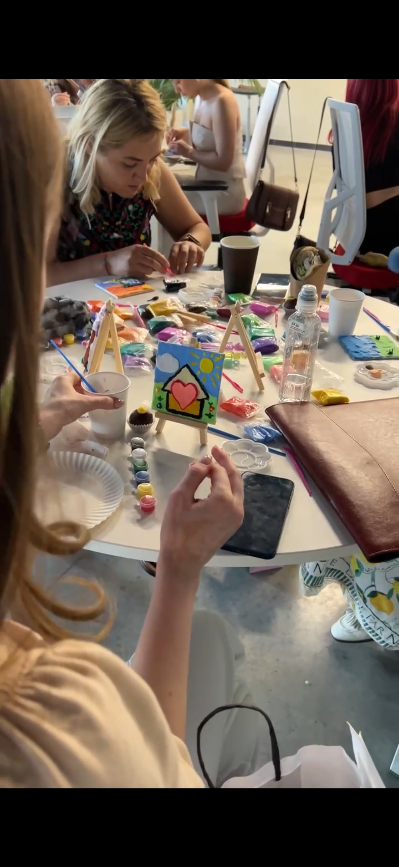 Creare mini-tablou la șevalet